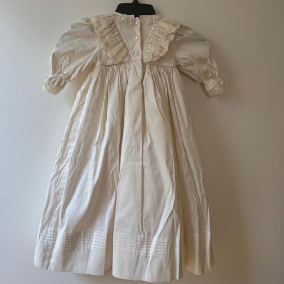 Exceptional 'Sarah Louise' of England Silk and Lace Baby's Christening Gown - Picture 2 of 8